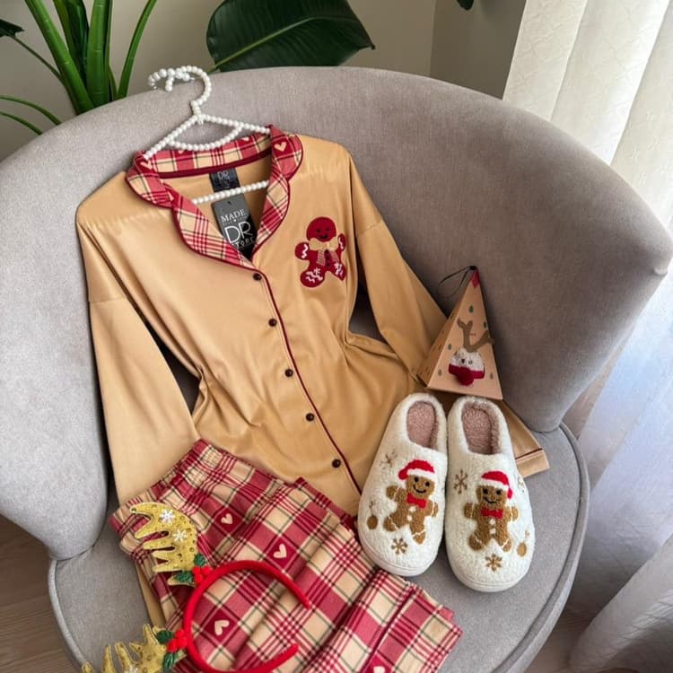 بيجامة بسكويت احمر بنطرون كاروهات